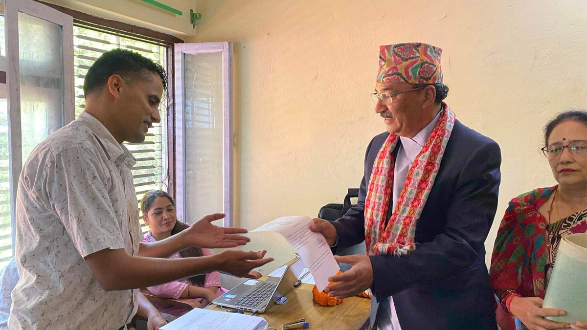 कमल थापाले दर्ता गराए उम्मेदवारी, सूर्य चिह्नबाट चुनाव लड्ने